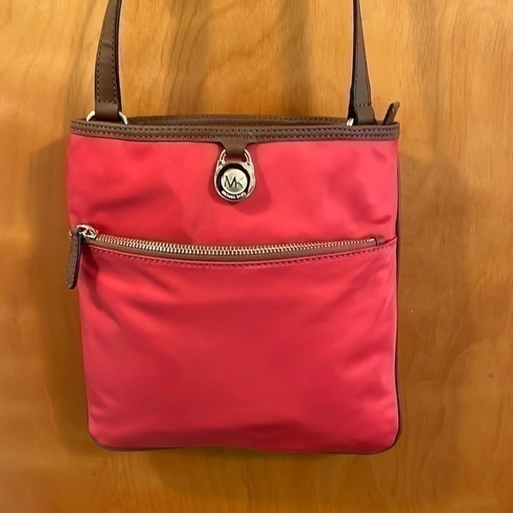 MICHAEL KORS red nylon cross body - Picture 1 of 4